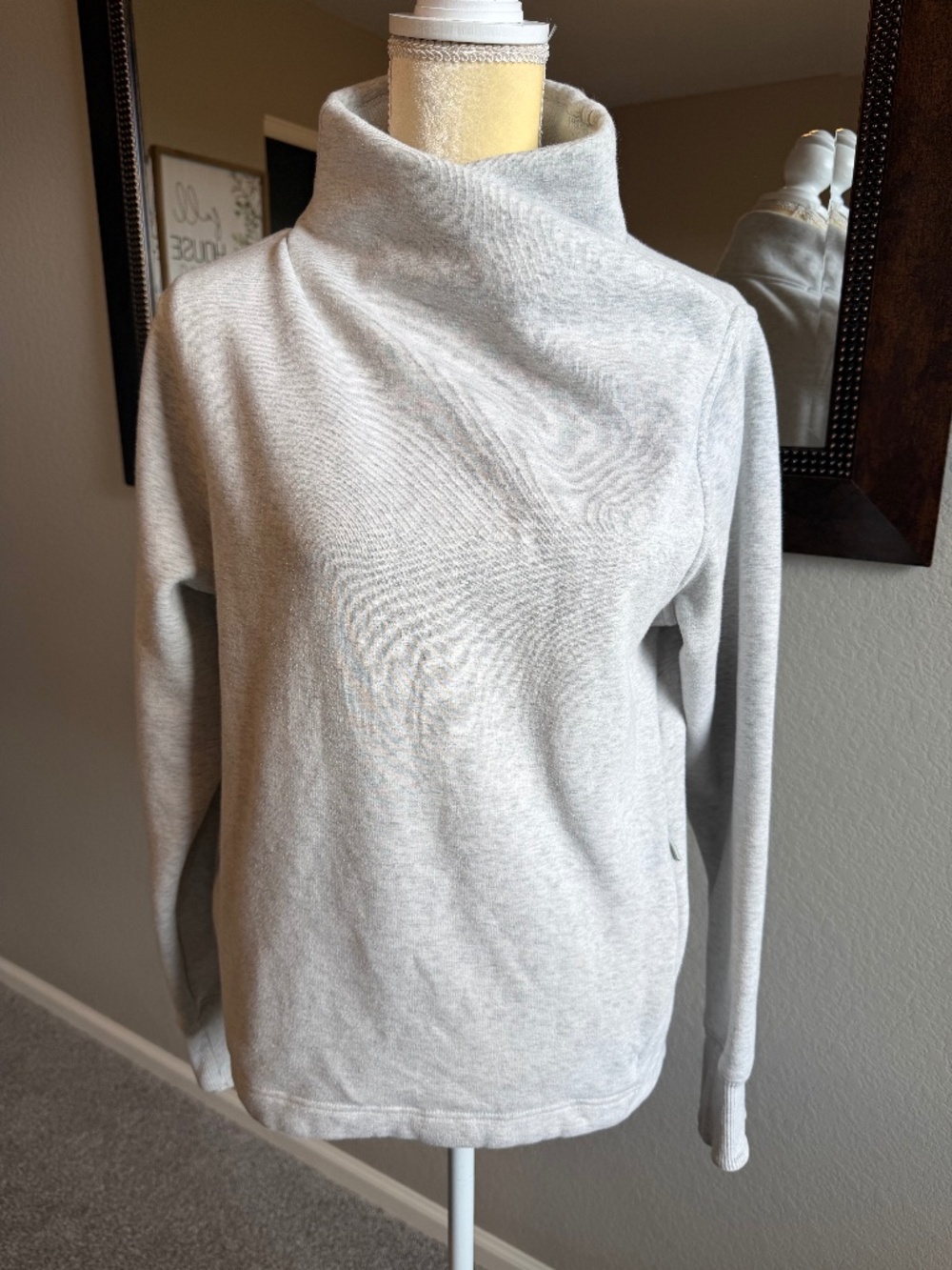 Women's Athleta Sweatshirt Cozy Karma Twist Neck Fleece Lined Sz Small Gray